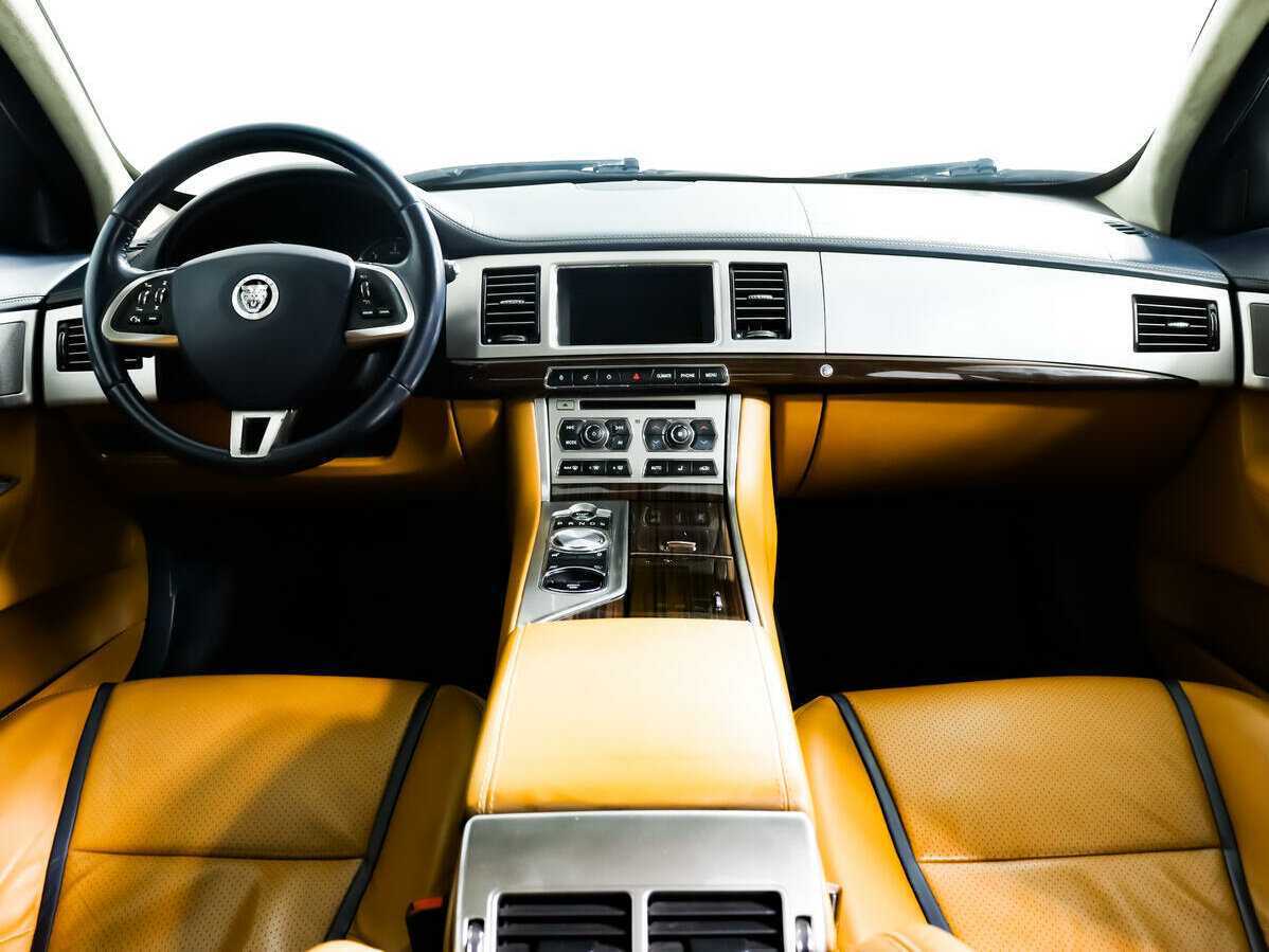 Jaguar XF с пробегом — 2012 год. Фото: #8