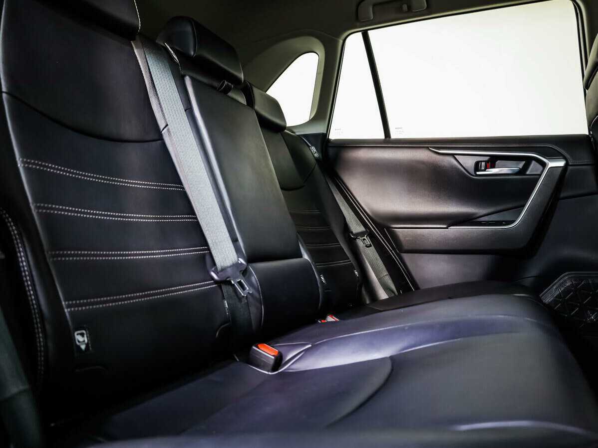 Toyota RAV4 с пробегом — 2021 год. Фото: #12