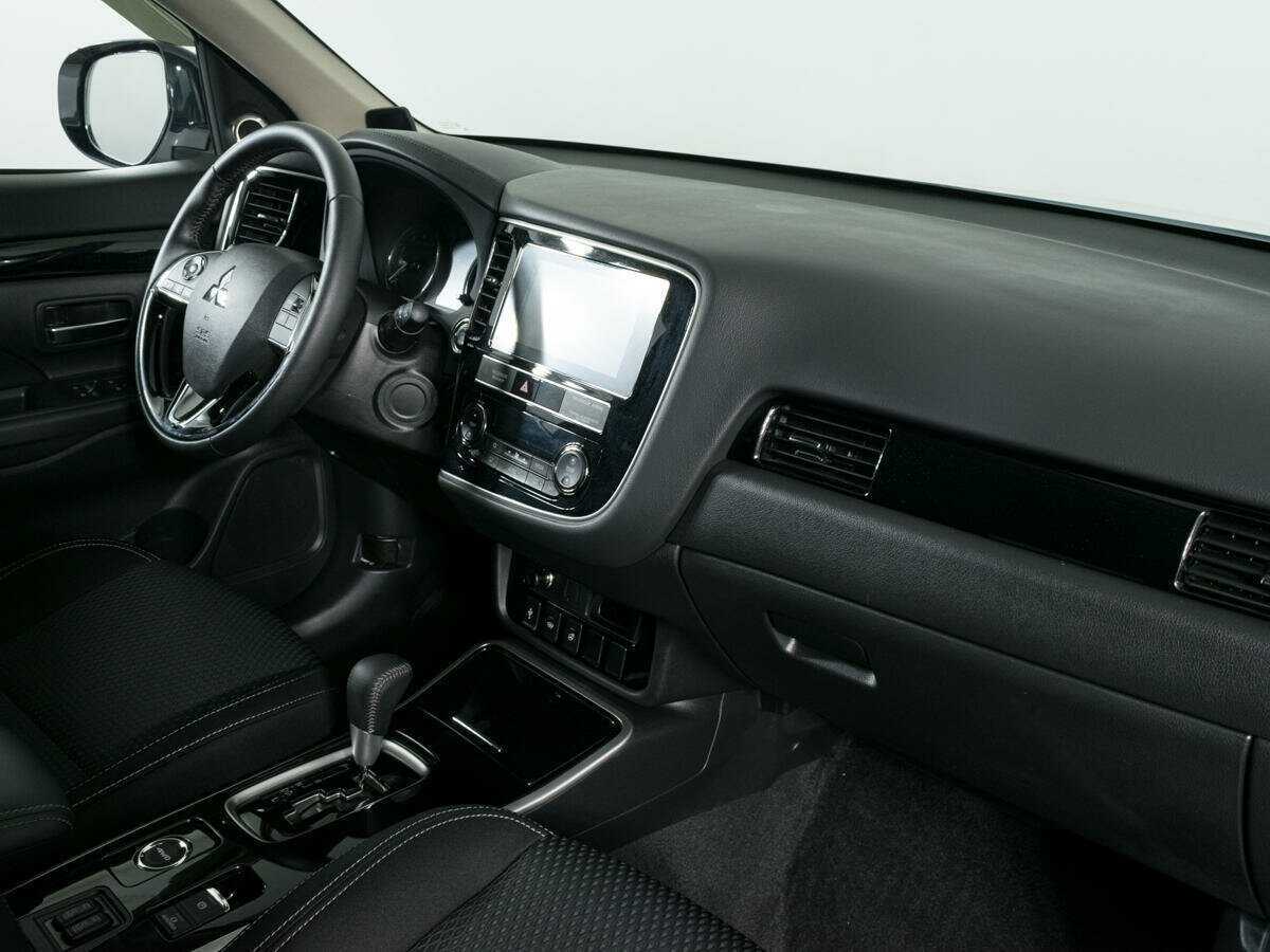 Mitsubishi Outlander с пробегом — 2019 год. Фото: #4