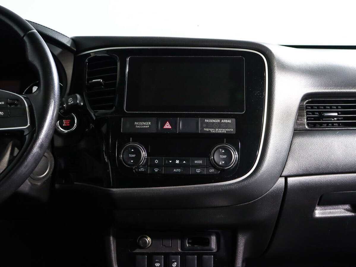 Mitsubishi Outlander с пробегом — 2017 год. Фото: #10