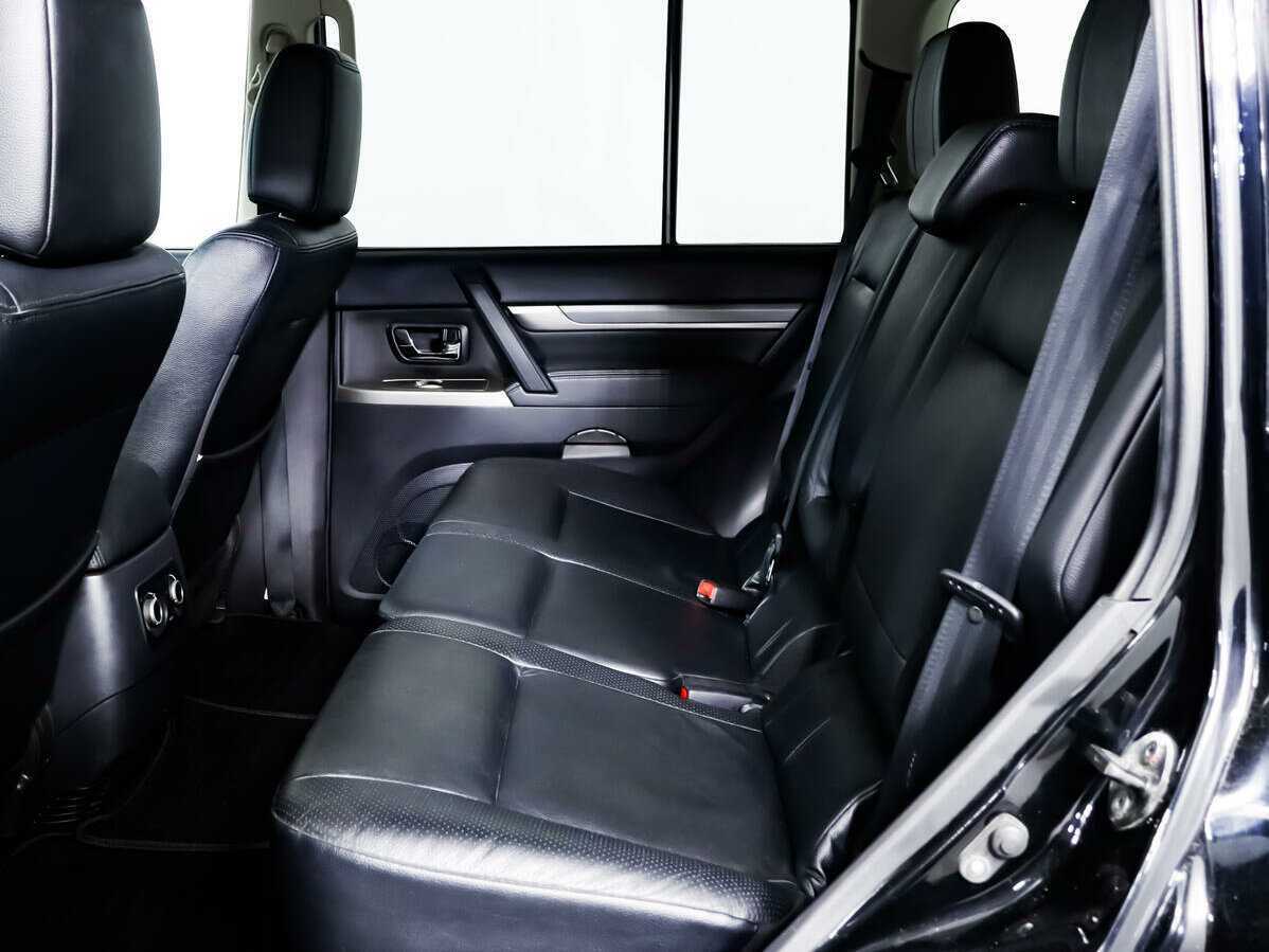 Mitsubishi Pajero с пробегом — 2013 год. Фото: #11