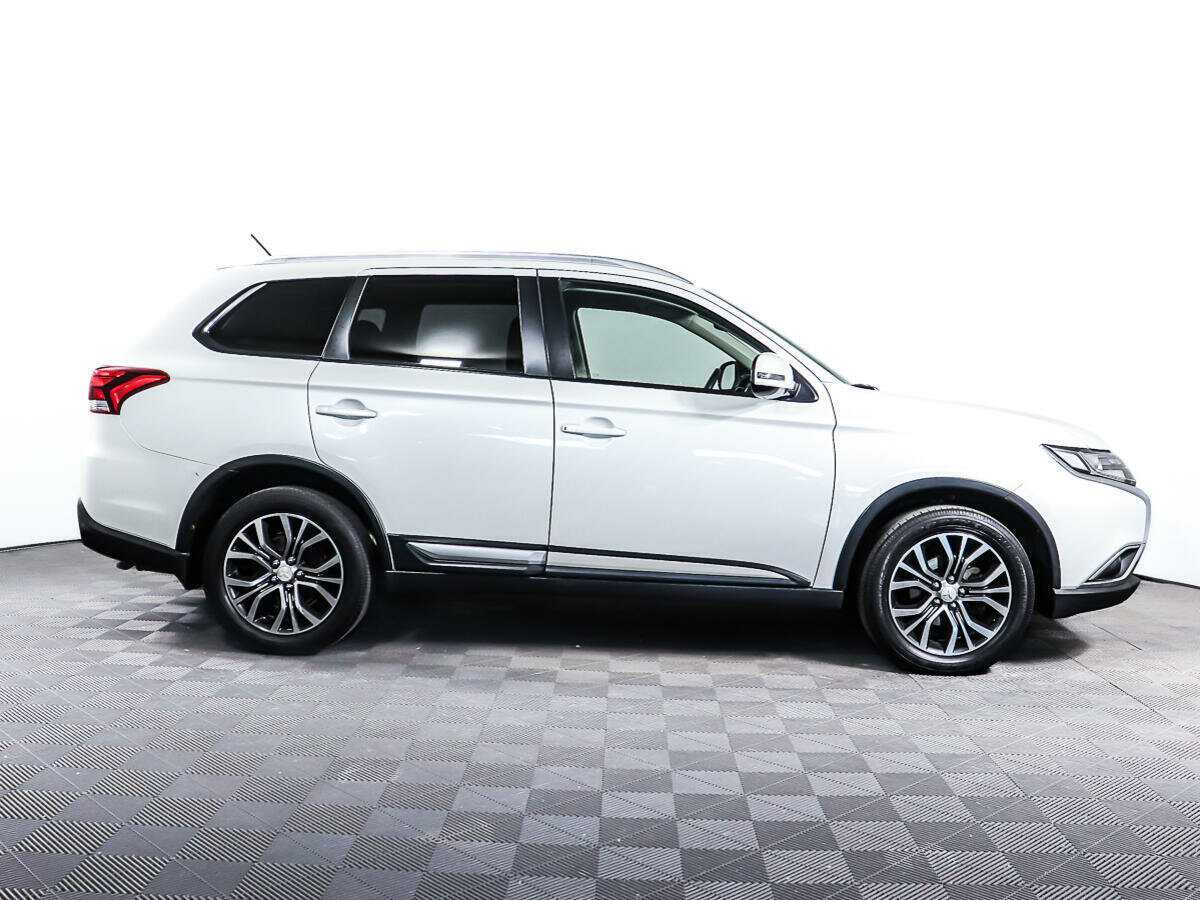 Mitsubishi Outlander с пробегом — 2015 год. Фото: #3