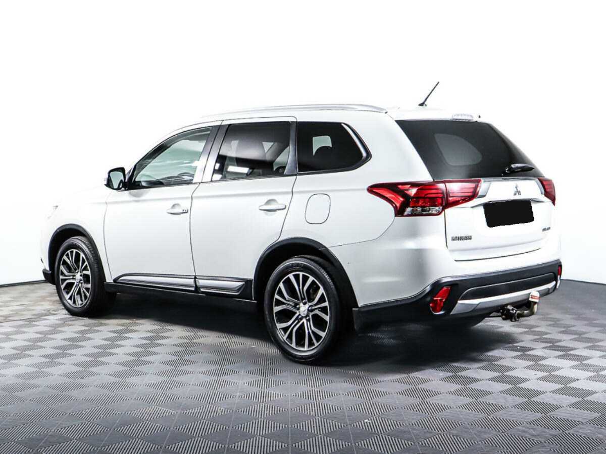 Mitsubishi Outlander с пробегом — 2015 год. Фото: #6