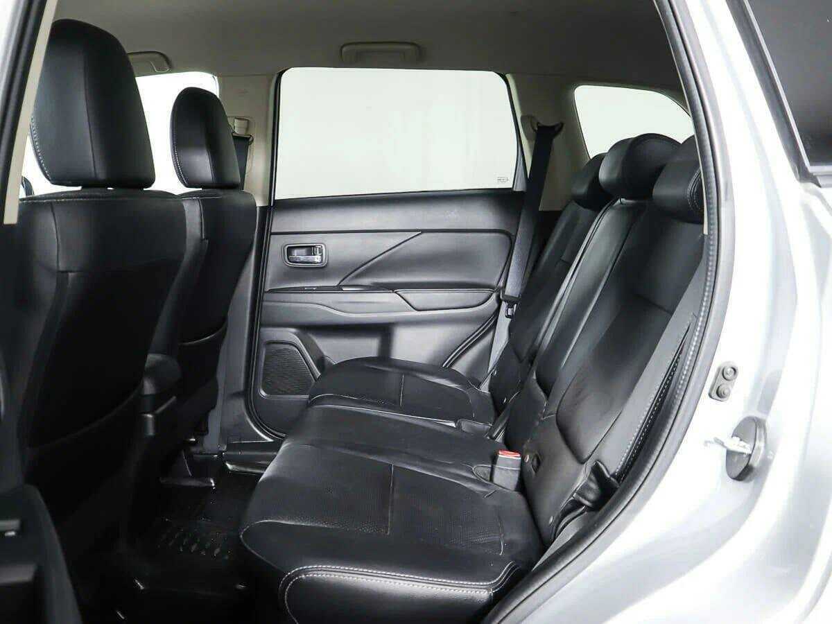 Mitsubishi Outlander с пробегом — 2016 год. Фото: #12