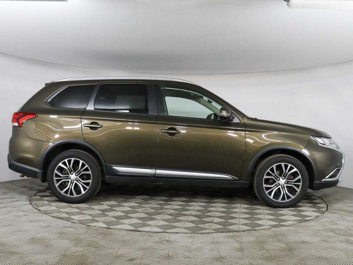 Mitsubishi Outlander с пробегом — 2018 год. Фото: #3