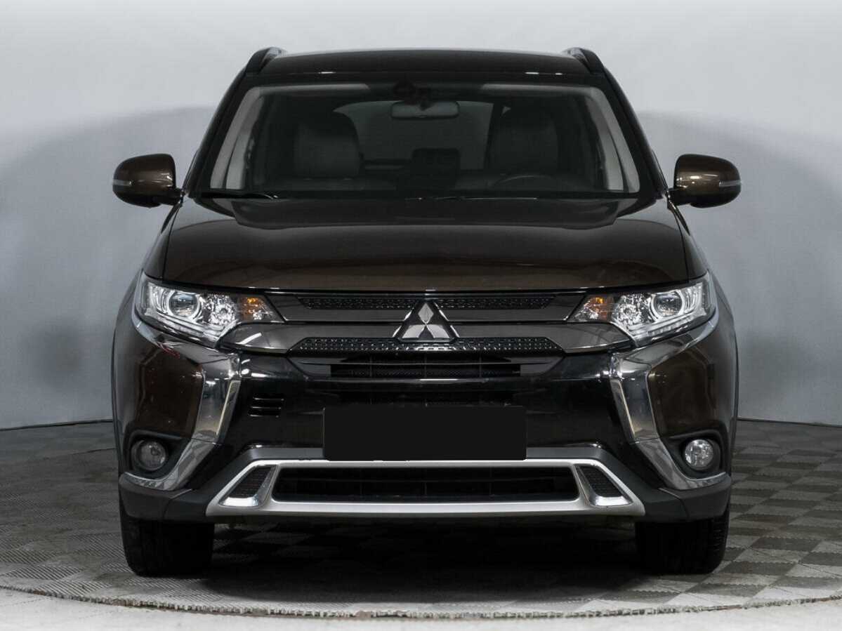 Mitsubishi Outlander с пробегом — 2021 год. Фото: #1