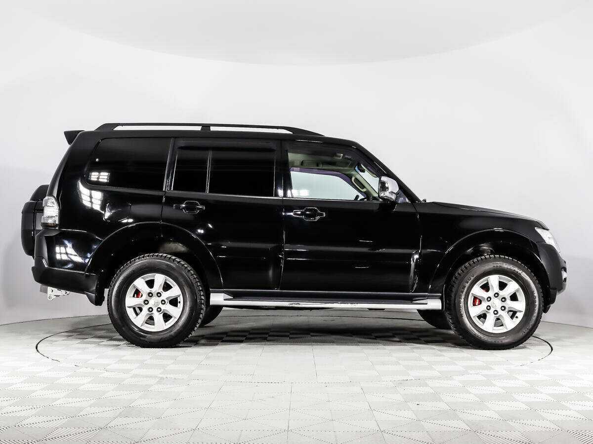 Mitsubishi Pajero с пробегом — 2015 год. Фото: #3