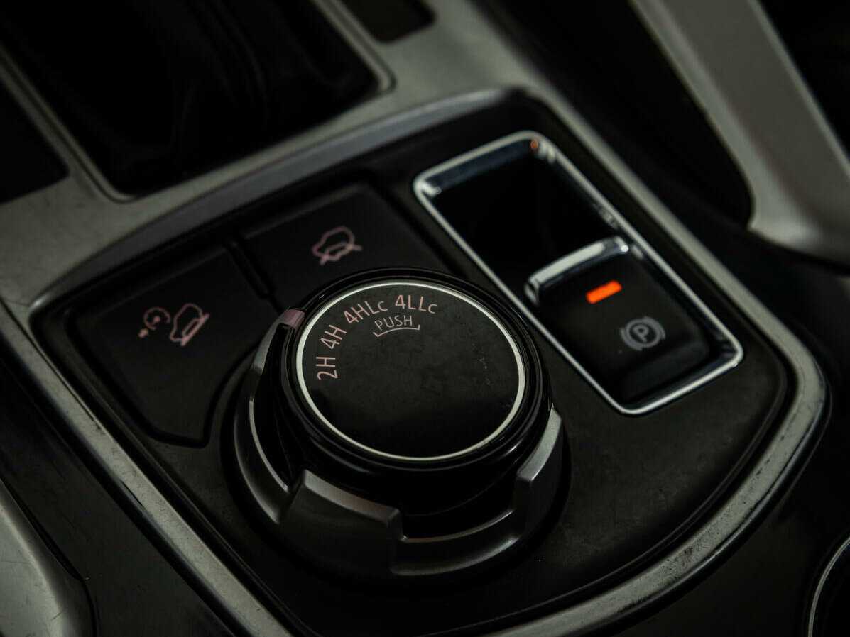 Mitsubishi Pajero Sport с пробегом — 2018 год. Фото: #15