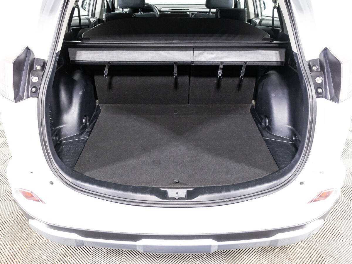 Toyota RAV4 с пробегом — 2018 год. Фото: #14