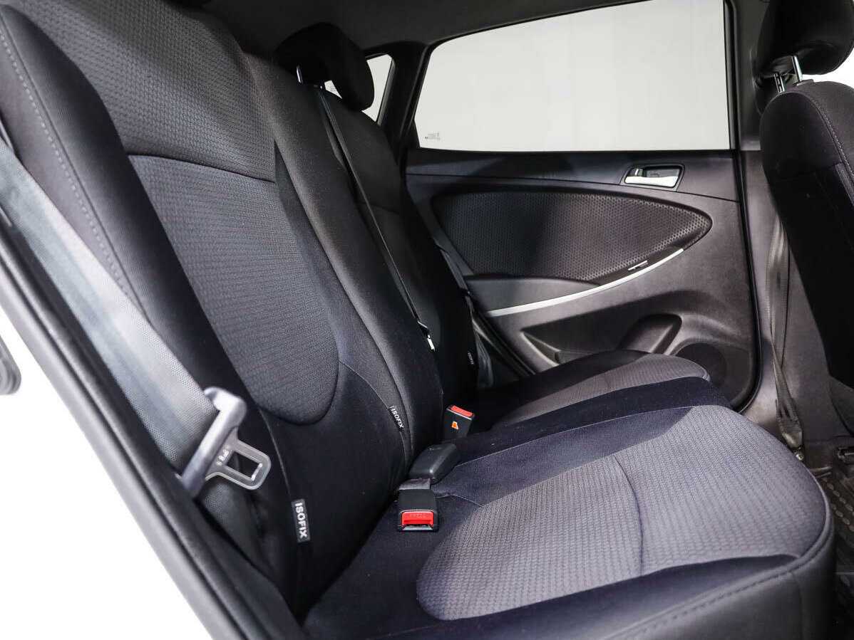 Hyundai Solaris с пробегом — 2015 год. Фото: #11