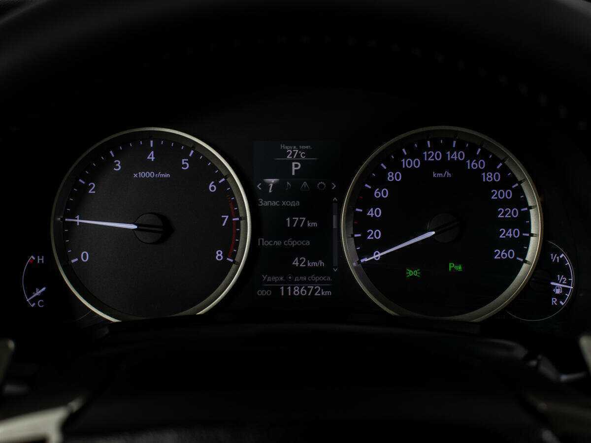 Lexus IS с пробегом — 2013 год. Фото: #10