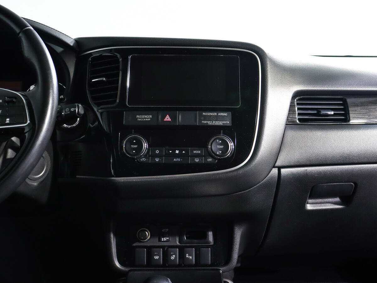 Mitsubishi Outlander с пробегом — 2017 год. Фото: #10
