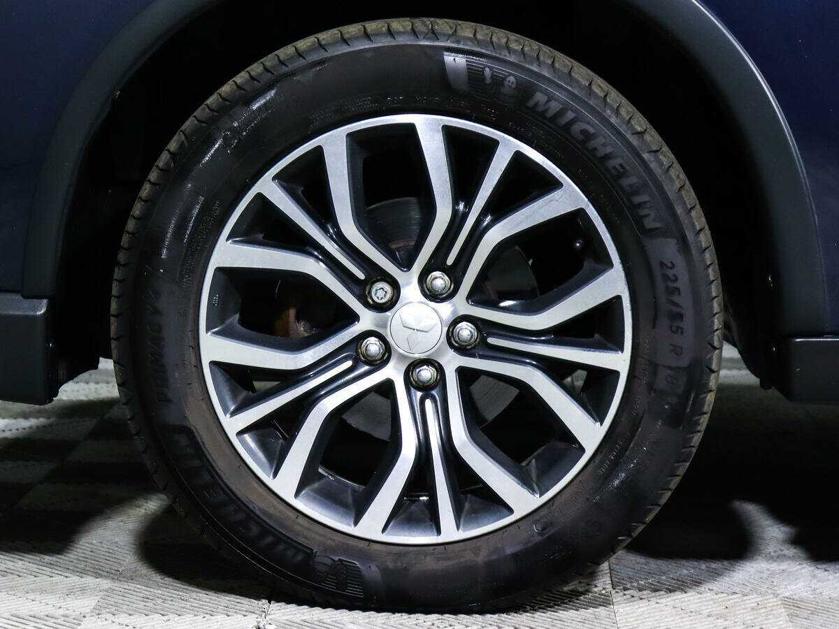 Mitsubishi Outlander с пробегом — 2017 год. Фото: #18