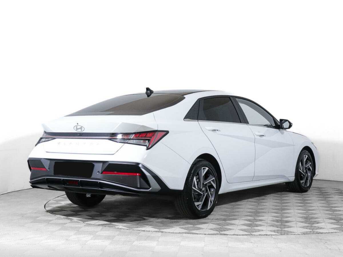 Hyundai Elantra с пробегом — 2024 год. Фото: #3