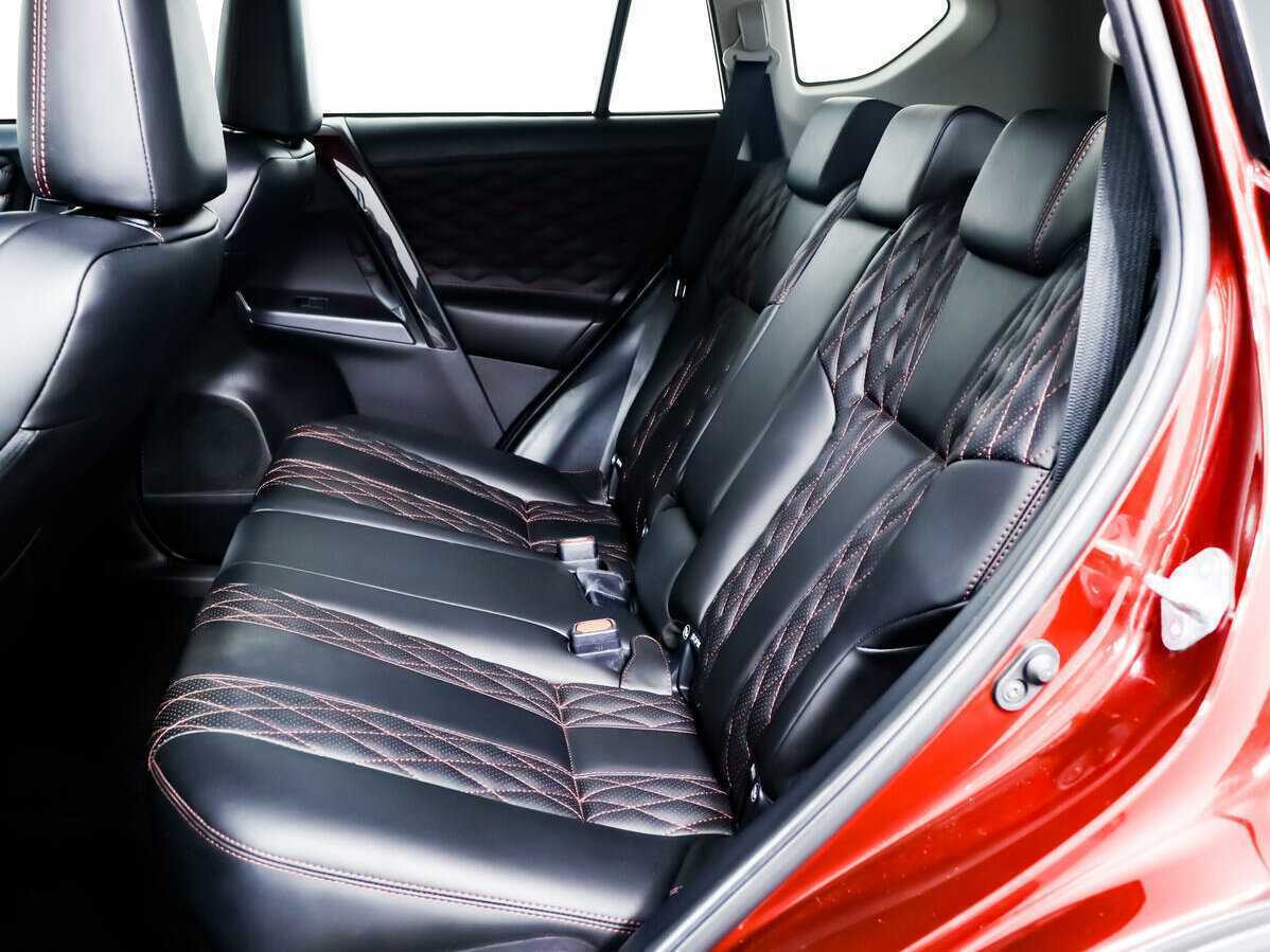 Toyota RAV4 с пробегом — 2017 год. Фото: #11