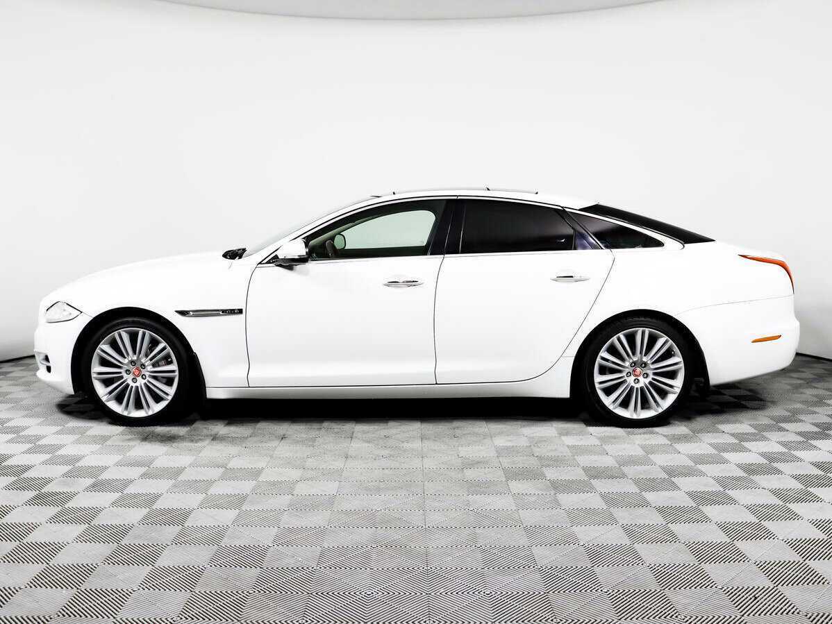 Jaguar XJ с пробегом — 2012 год. Фото: #6