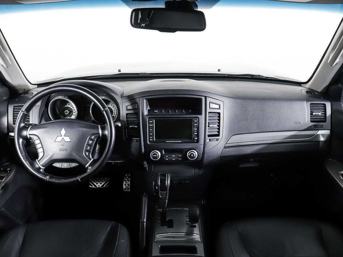 Mitsubishi Pajero с пробегом — 2012 год. Фото: #9