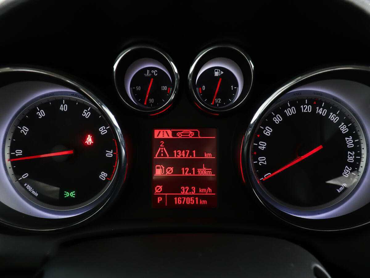 Opel Astra с пробегом — 2013 год. Фото: #12