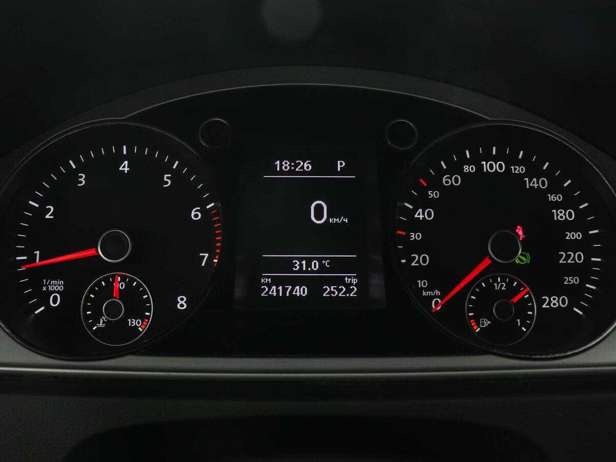 Volkswagen Passat CC с пробегом — 2013 год. Фото: #10