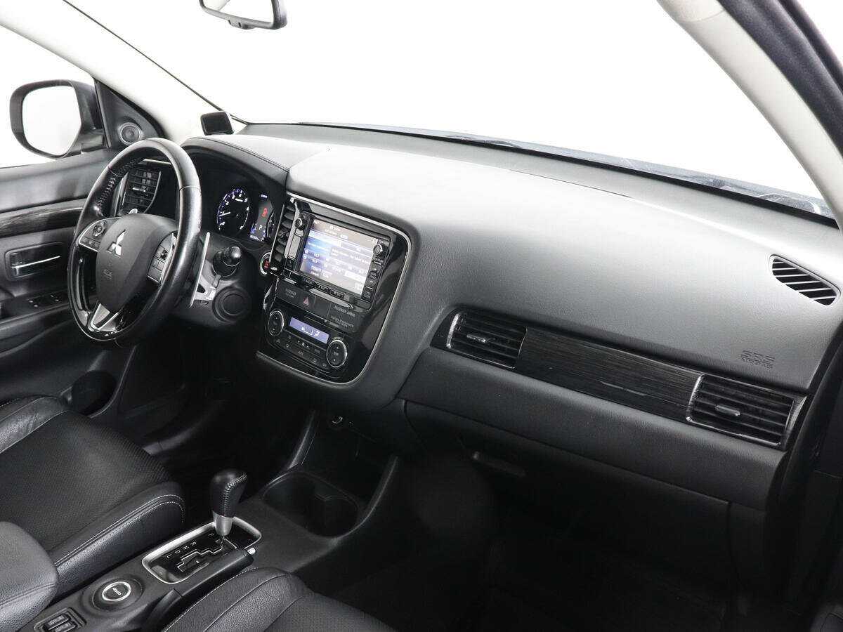 Mitsubishi Outlander с пробегом — 2016 год. Фото: #9