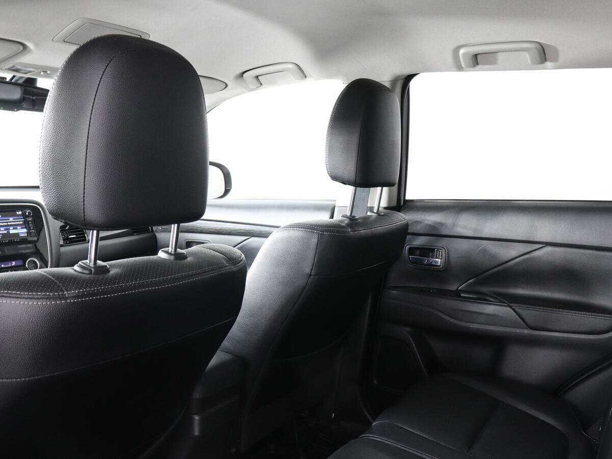 Mitsubishi Outlander с пробегом — 2016 год. Фото: #11