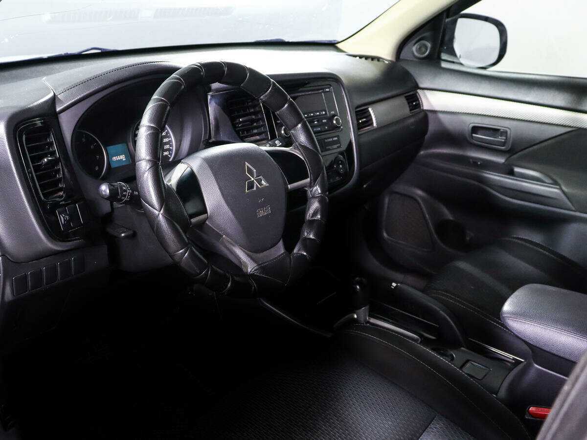 Mitsubishi Outlander с пробегом — 2018 год. Фото: #11