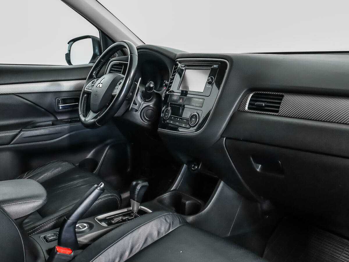 Mitsubishi Outlander с пробегом — 2014 год. Фото: #12
