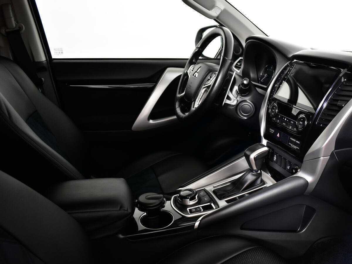 Mitsubishi Pajero Sport с пробегом — 2018 год. Фото: #6
