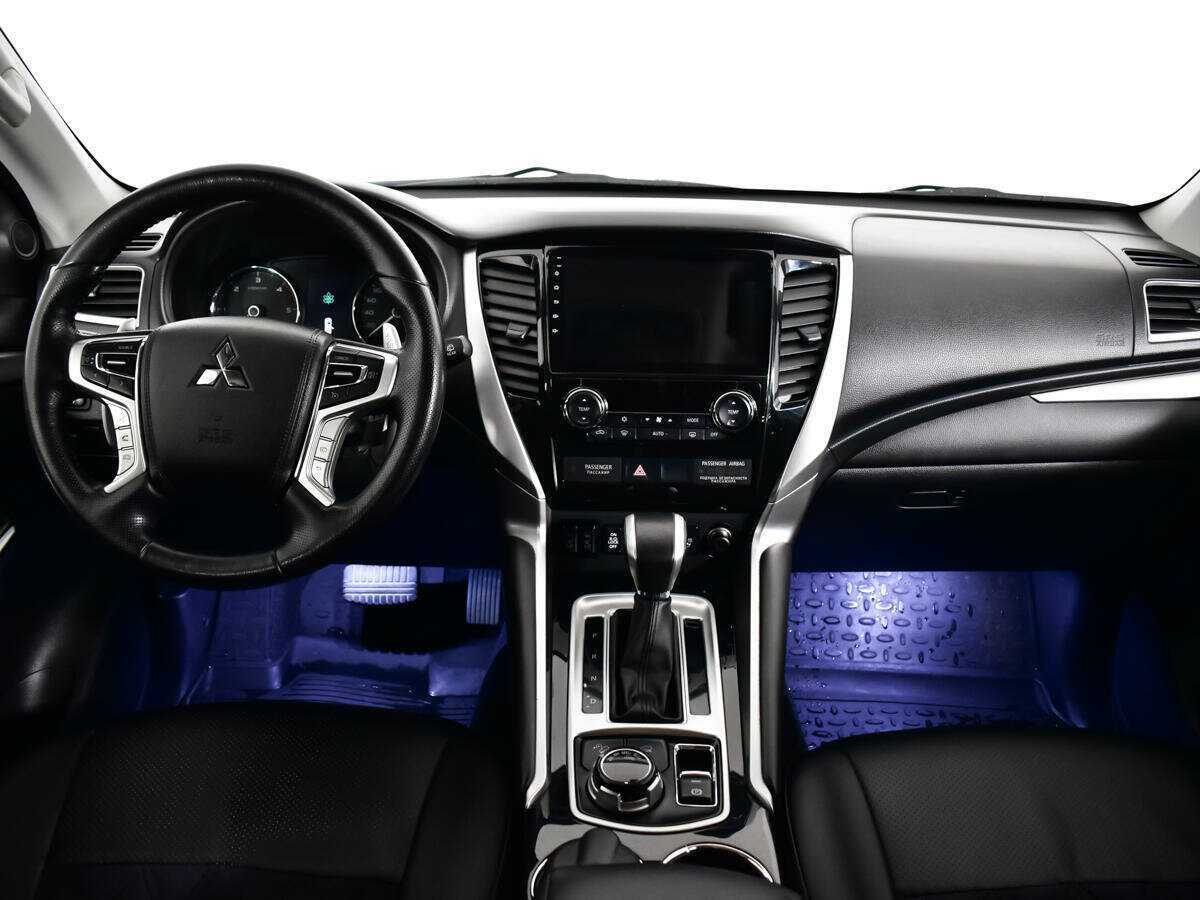 Mitsubishi Pajero Sport с пробегом — 2018 год. Фото: #9