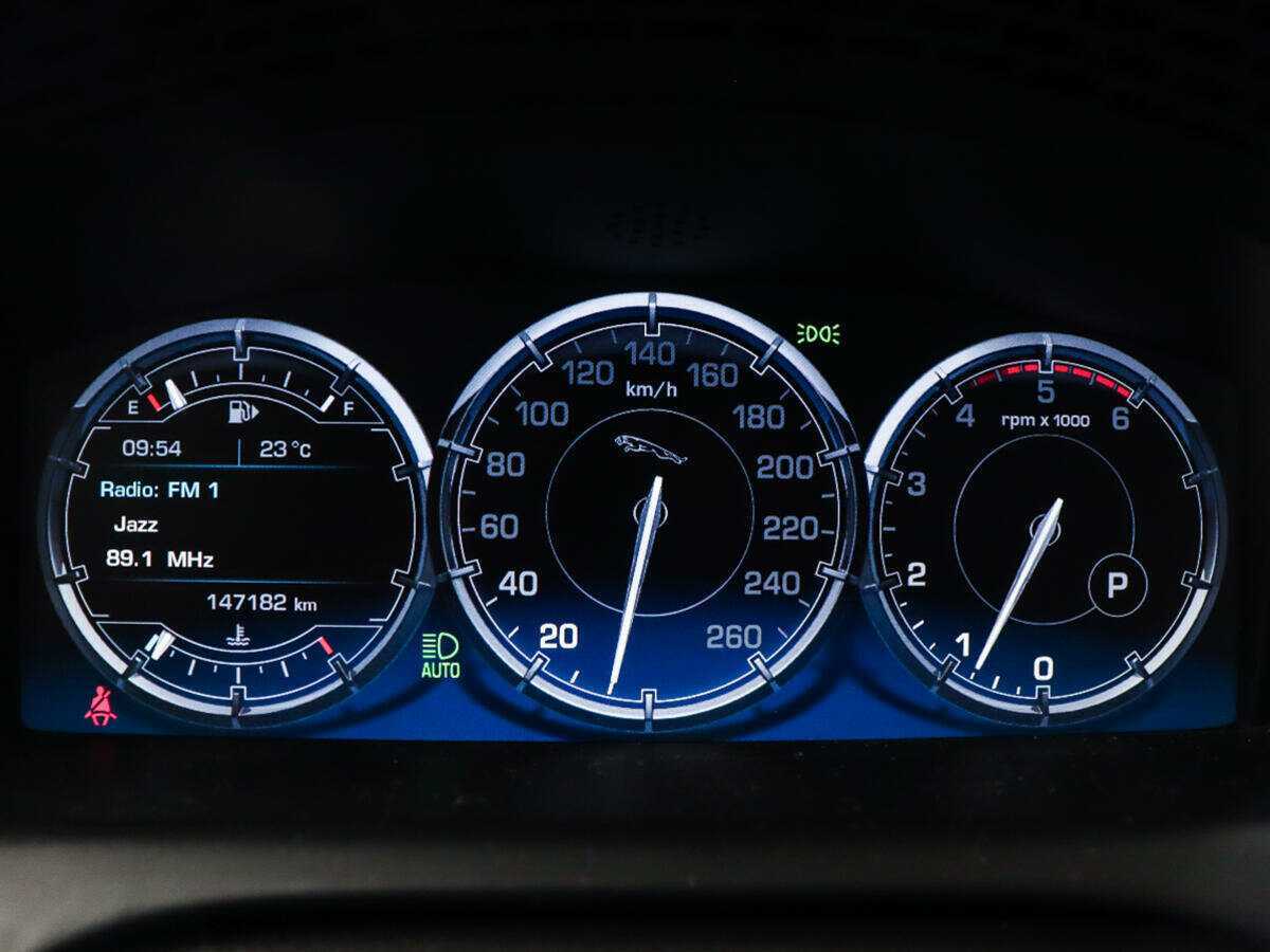 Jaguar XJ с пробегом — 2012 год. Фото: #8