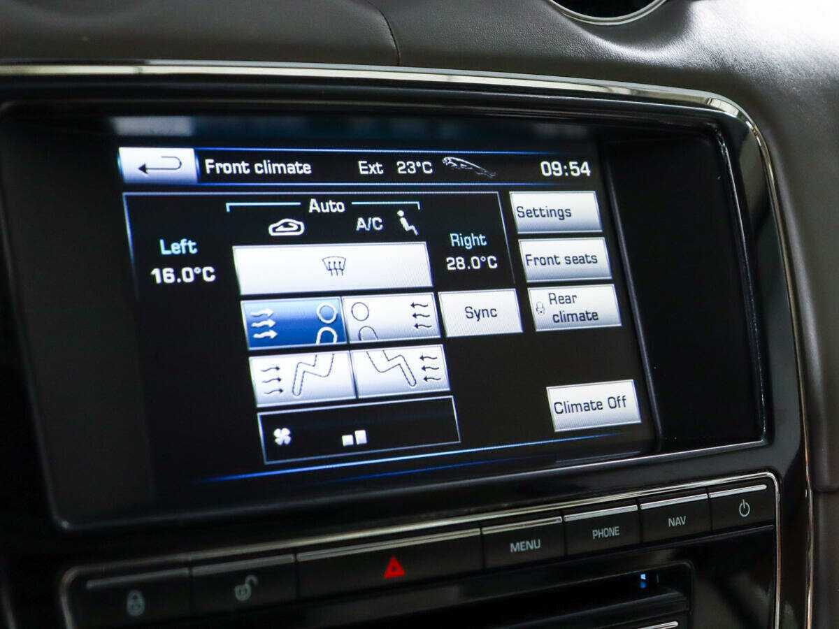 Jaguar XJ с пробегом — 2012 год. Фото: #22