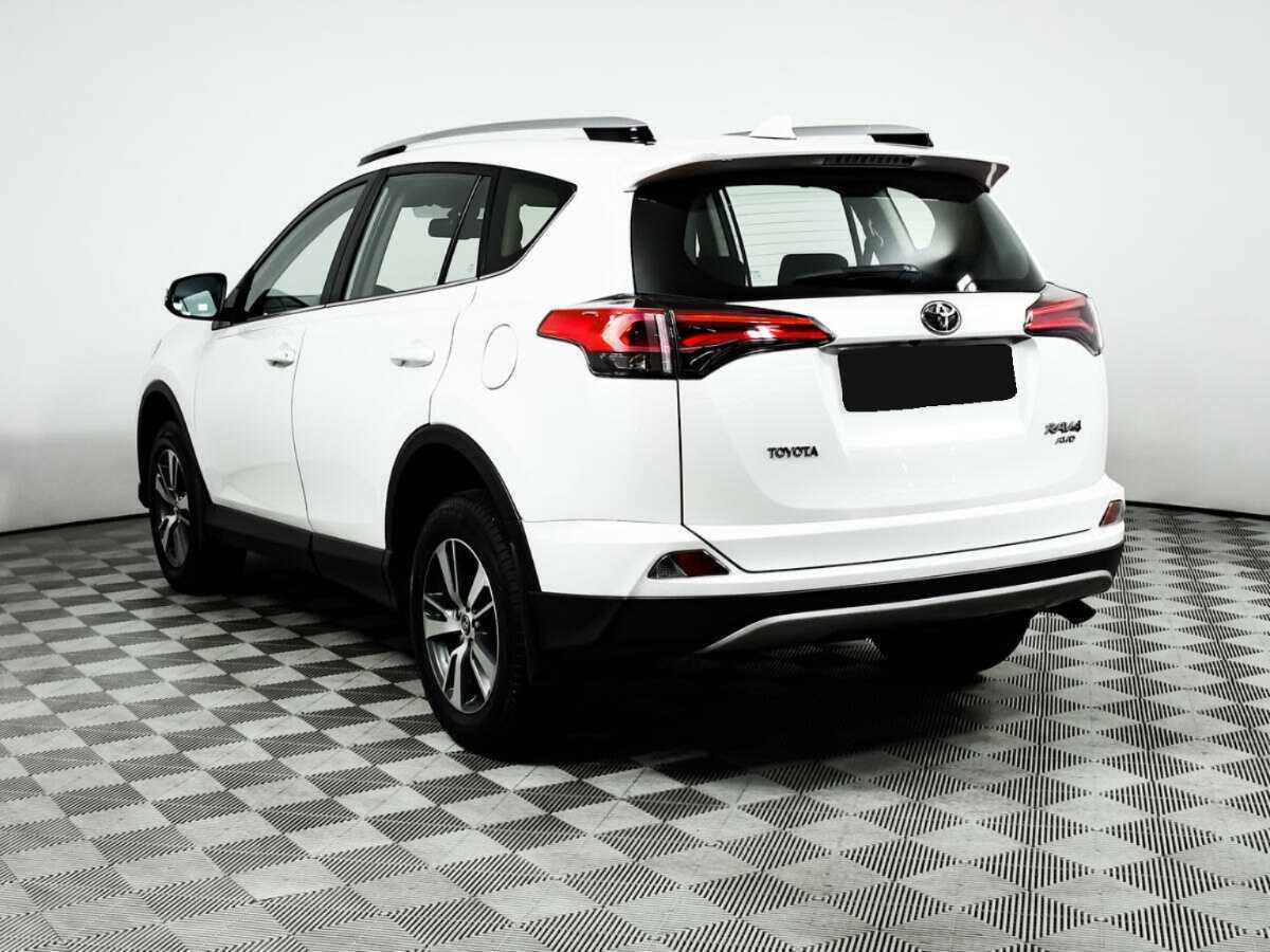 Toyota RAV4 с пробегом — 2018 год. Фото: #6