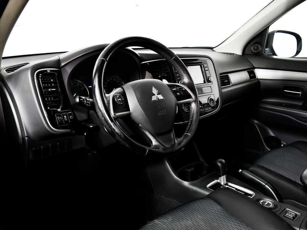 Mitsubishi Outlander с пробегом — 2013 год. Фото: #12