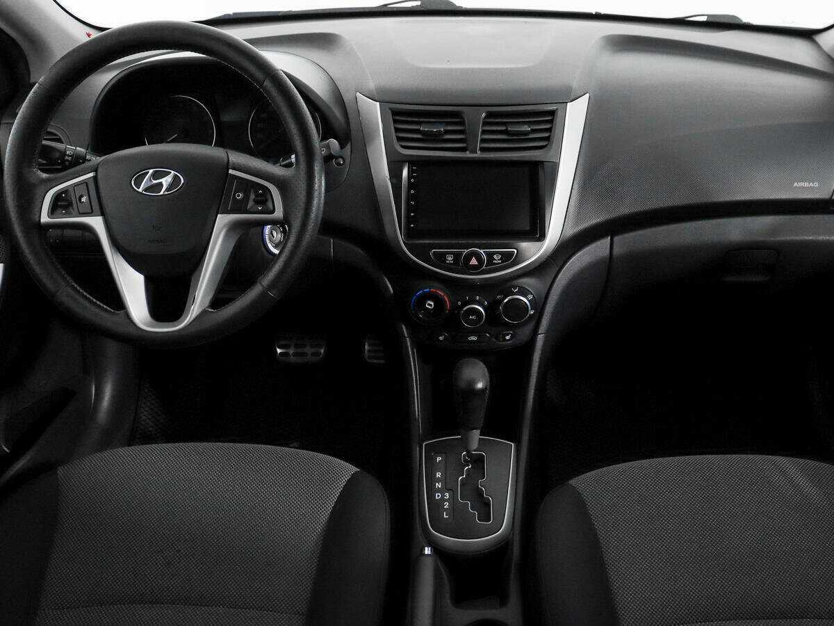 Hyundai Solaris с пробегом — 2013 год. Фото: #11