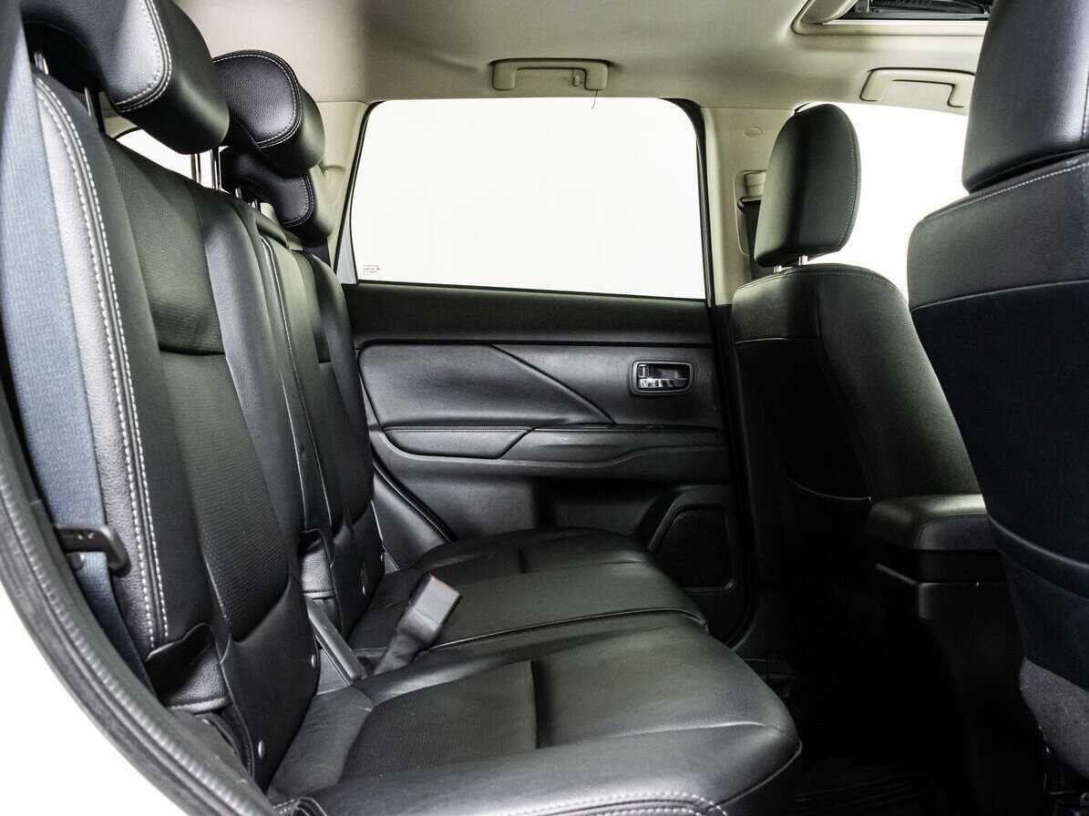 Mitsubishi Outlander с пробегом — 2016 год. Фото: #16