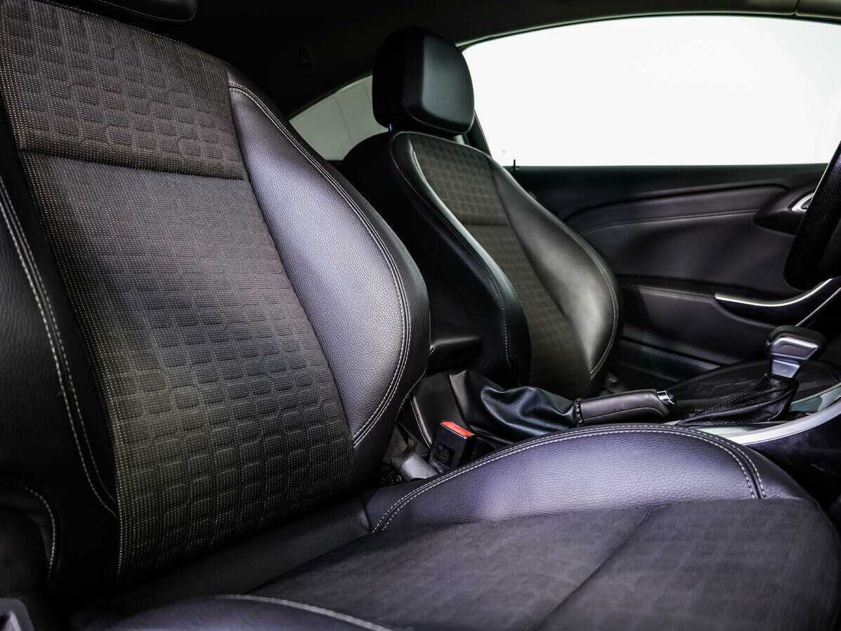 Opel Astra с пробегом — 2012 год. Фото: #10