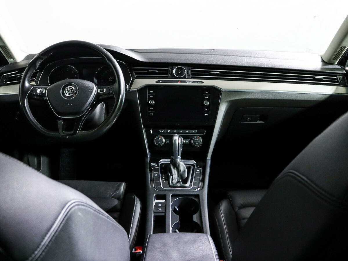Volkswagen Passat с пробегом — 2017 год. Фото: #9