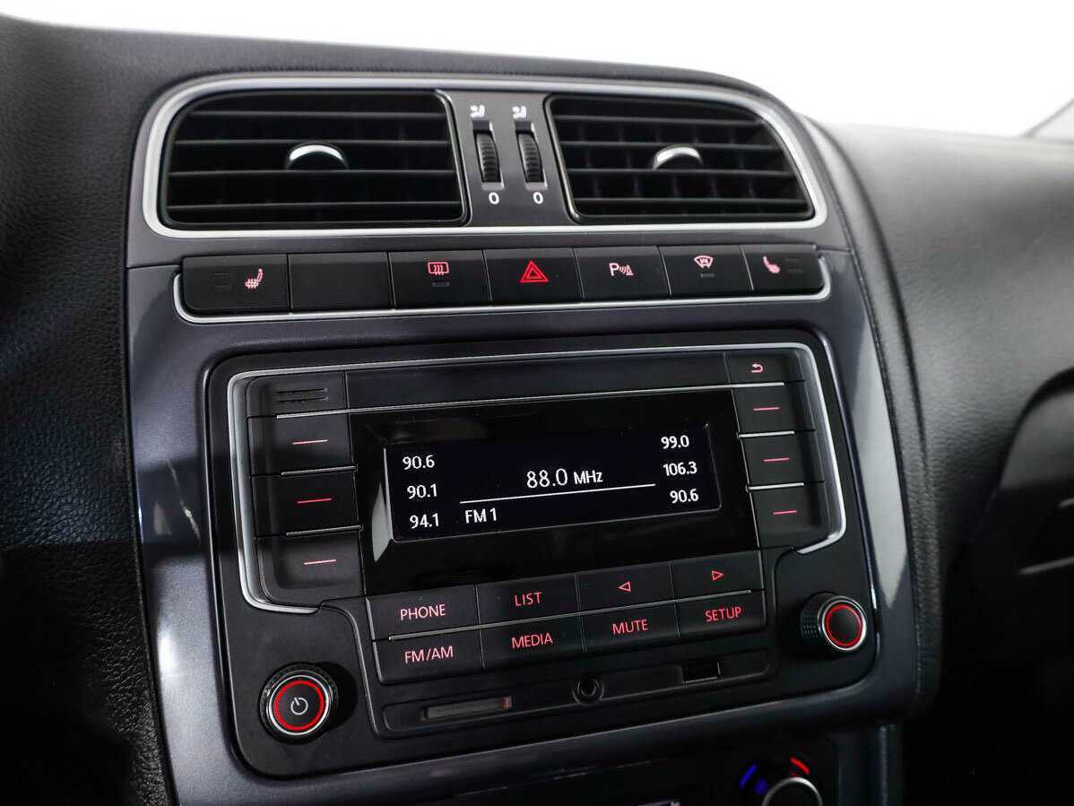 Volkswagen Polo с пробегом — 2020 год. Фото: #12