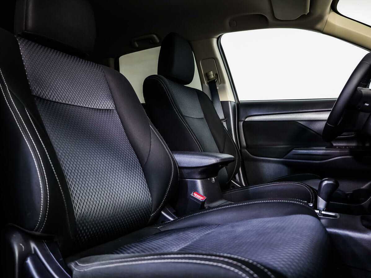 Mitsubishi Outlander с пробегом — 2015 год. Фото: #9