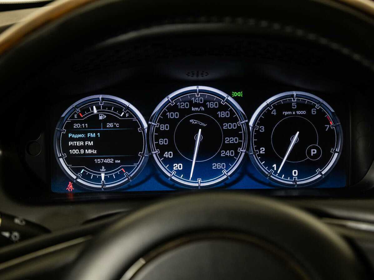 Jaguar XJ с пробегом — 2013 год. Фото: #11