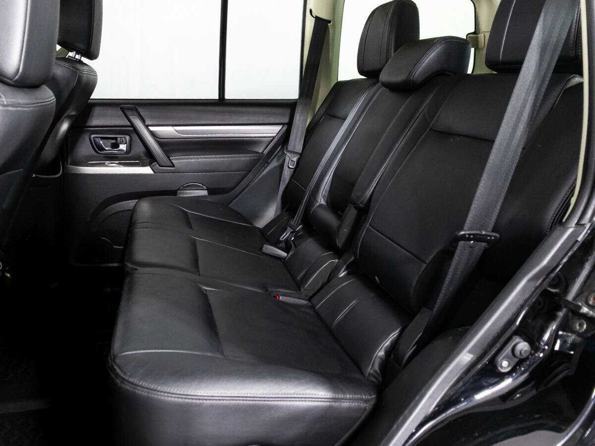 Mitsubishi Pajero с пробегом — 2015 год. Фото: #9