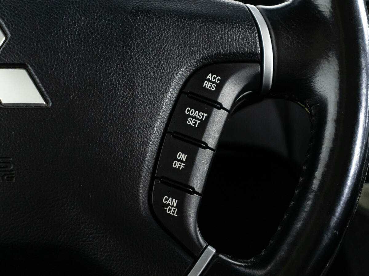 Mitsubishi Pajero с пробегом — 2015 год. Фото: #19