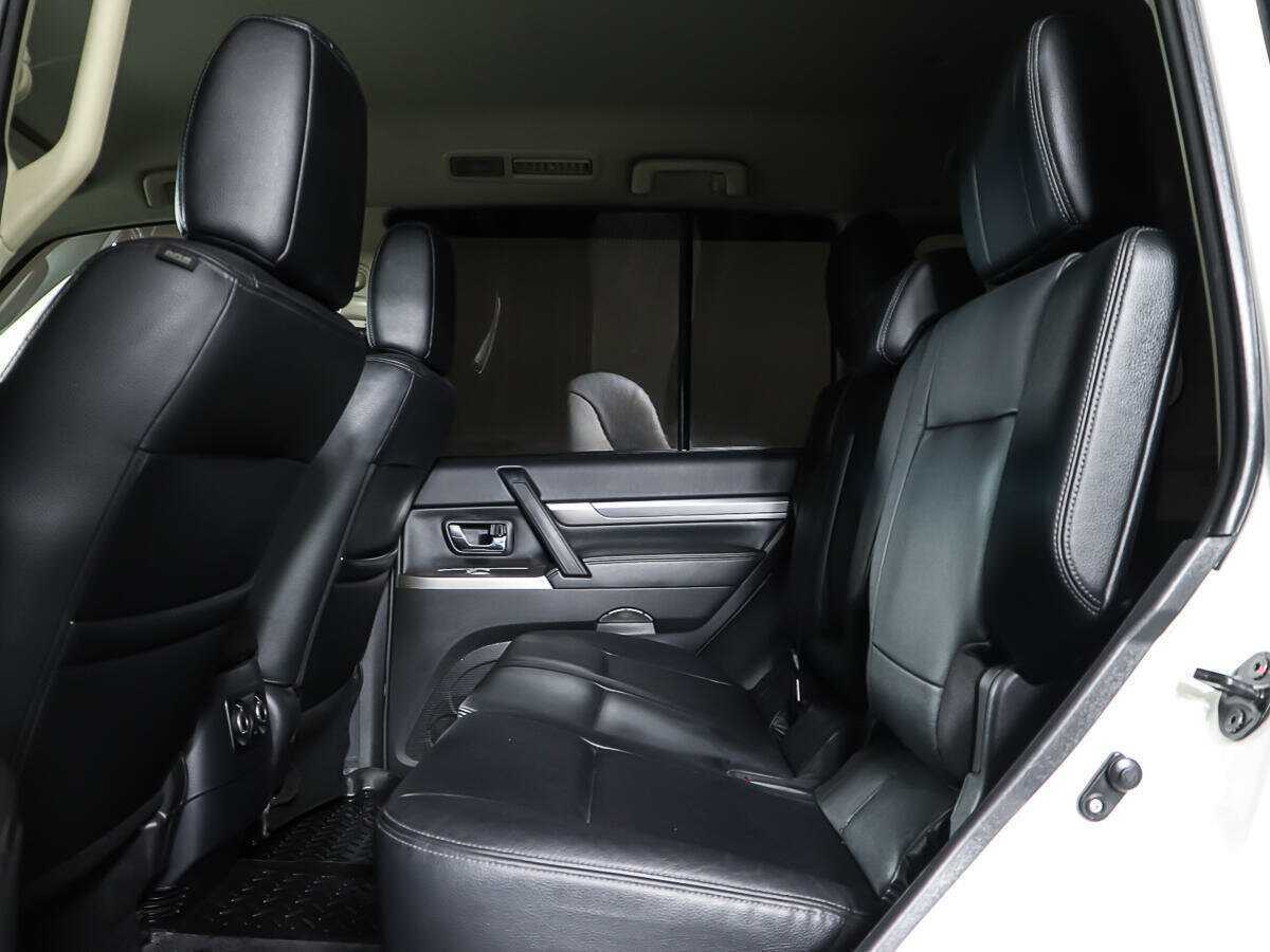 Mitsubishi Pajero с пробегом — 2014 год. Фото: #7