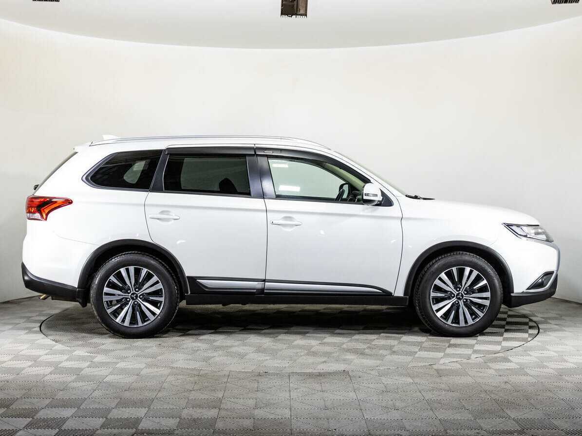 Mitsubishi Outlander с пробегом — 2020 год. Фото: #3