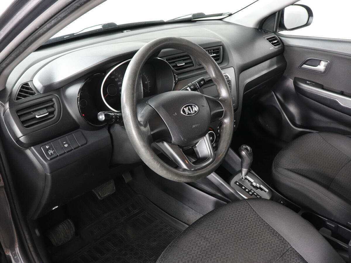 Kia Rio с пробегом — 2013 год. Фото: #8