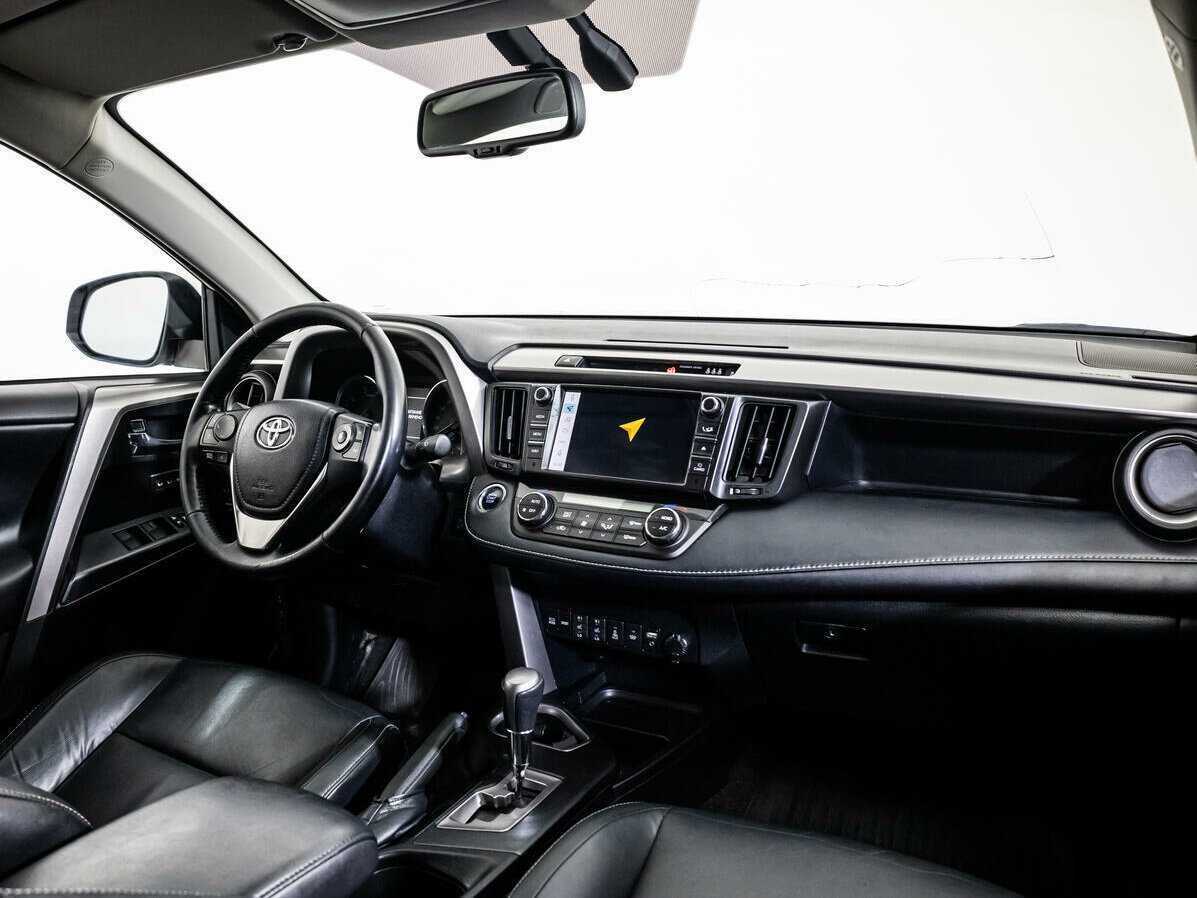 Toyota RAV4 с пробегом — 2018 год. Фото: #6