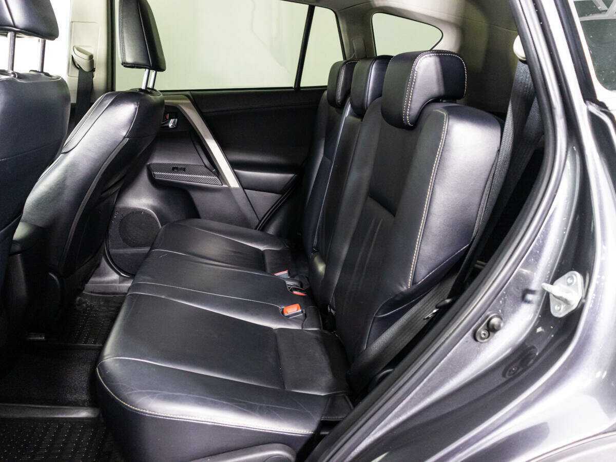 Toyota RAV4 с пробегом — 2013 год. Фото: #9
