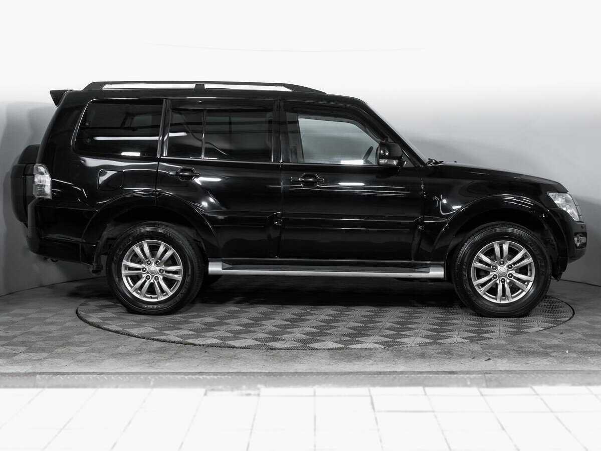 Mitsubishi Pajero с пробегом — 2017 год. Фото: #3