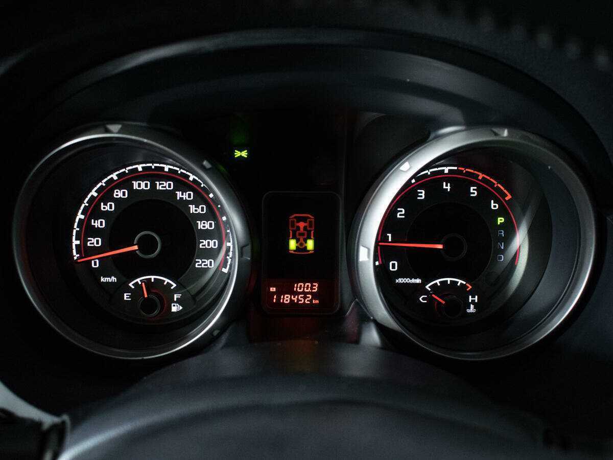 Mitsubishi Pajero с пробегом — 2014 год. Фото: #7