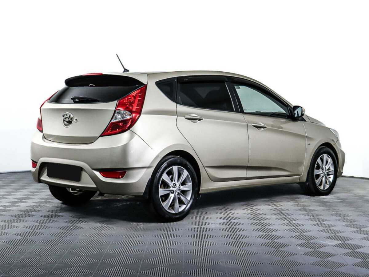 Hyundai Solaris с пробегом — 2012 год. Фото: #3